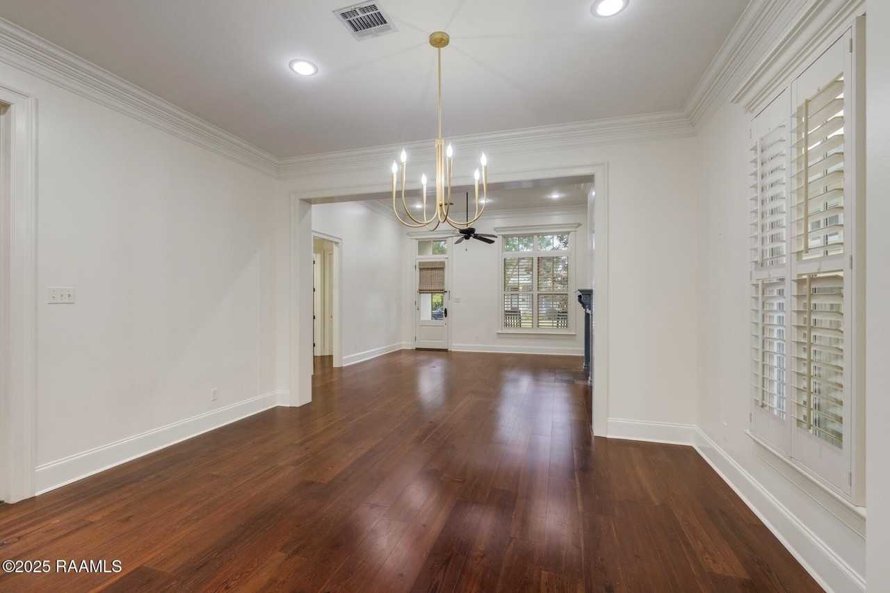 202 Pendleton Blvd - Photo 3 of 15