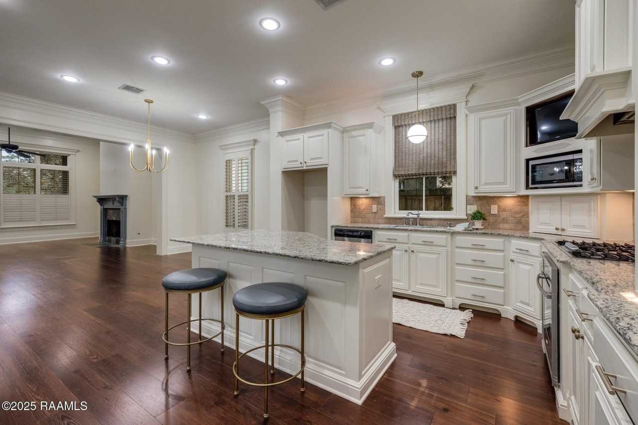 202 Pendleton Blvd - Photo 6 of 15