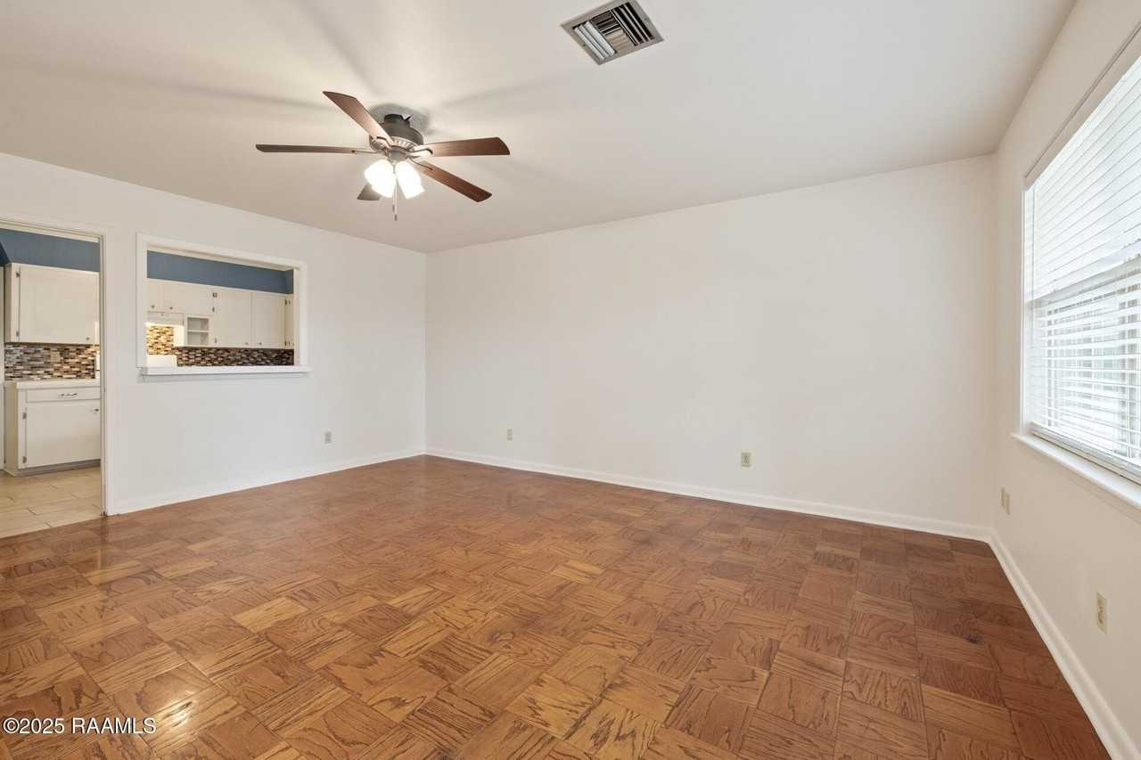 195 Whittington Dr - Photo 2 of 10