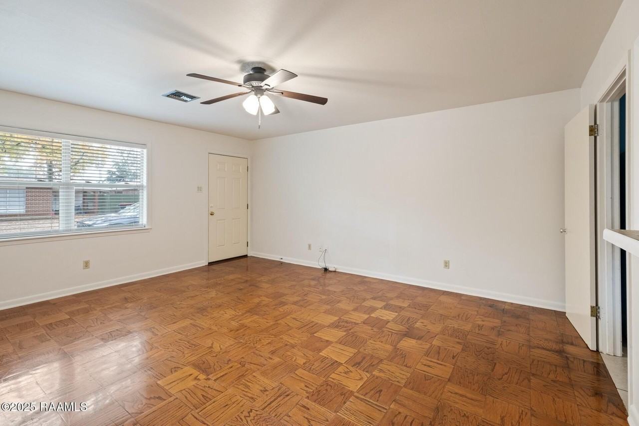 195 Whittington Dr - Photo 3 of 10