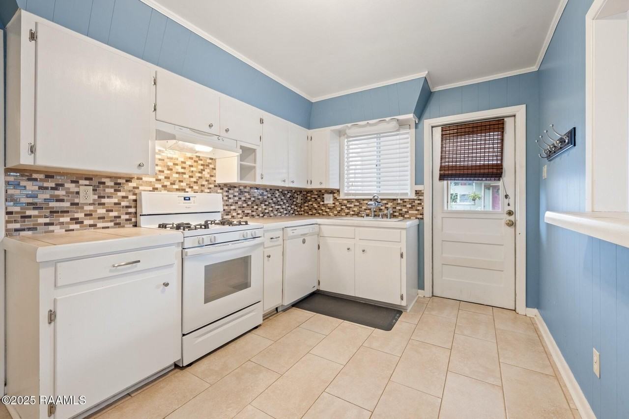 195 Whittington Dr - Photo 4 of 10