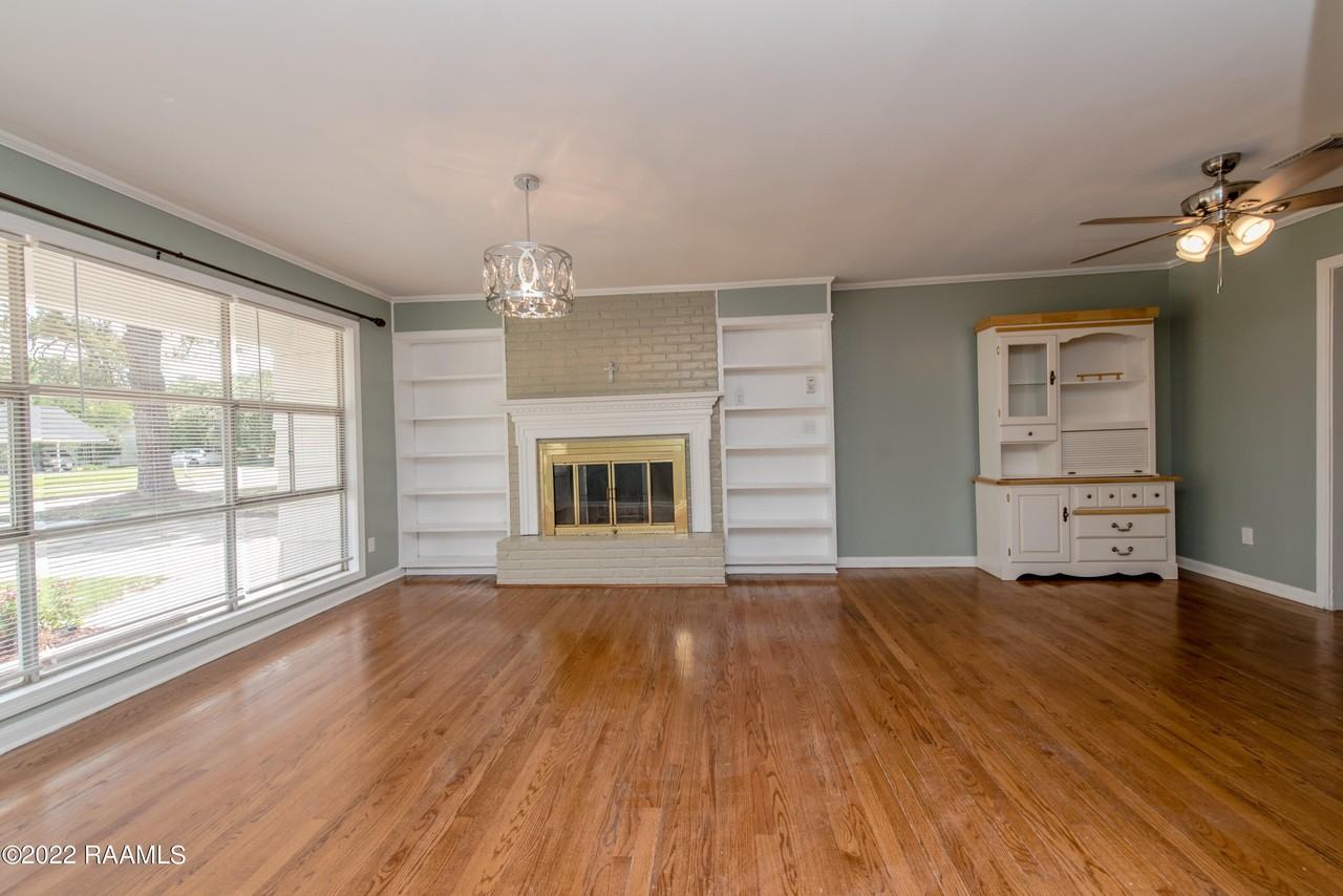 232 Roselawn Blvd - Photo 2 of 15