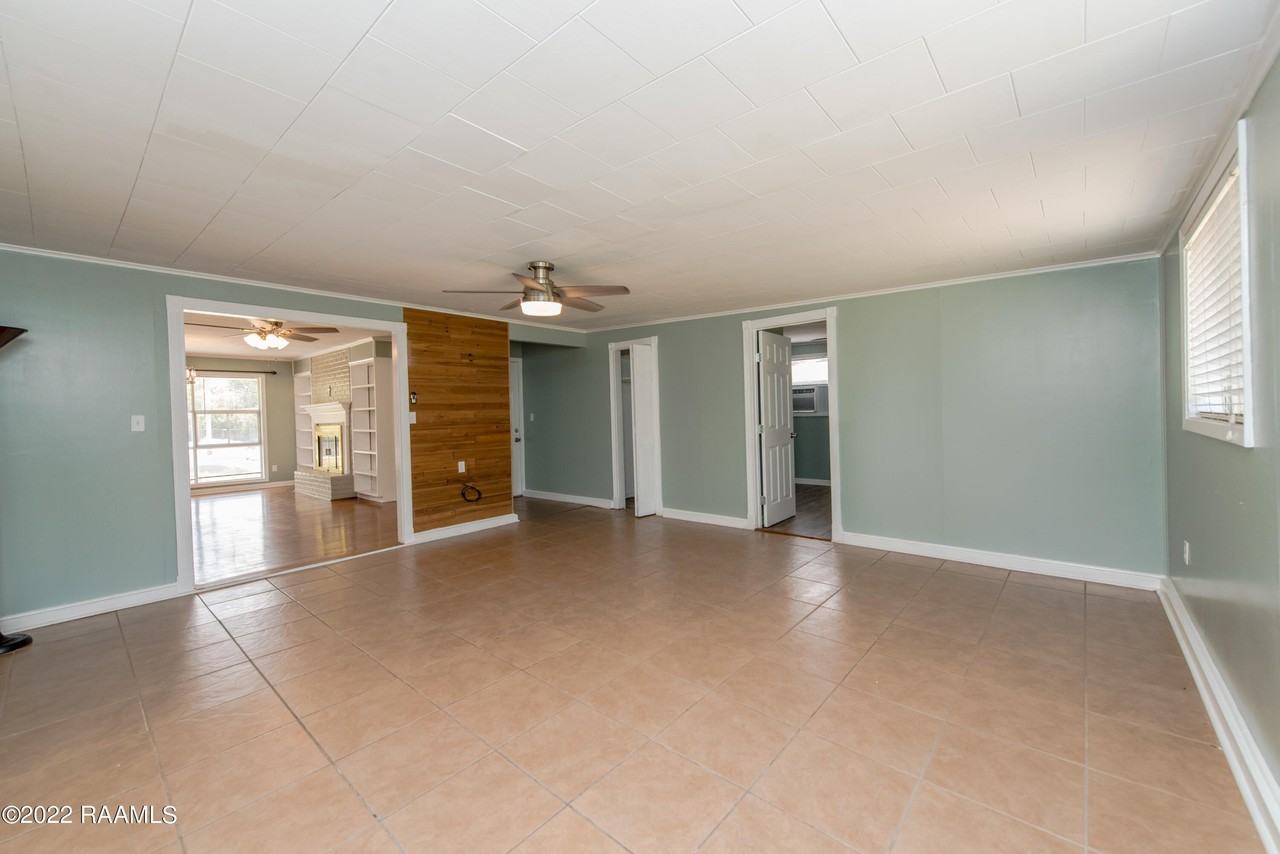 232 Roselawn Blvd - Photo 4 of 15