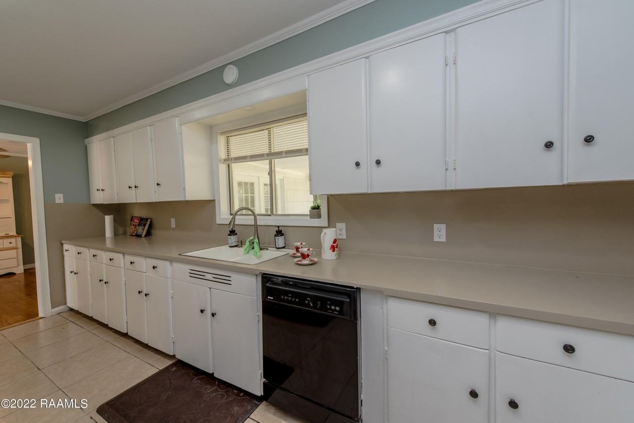 232 Roselawn Blvd - Photo 6 of 15