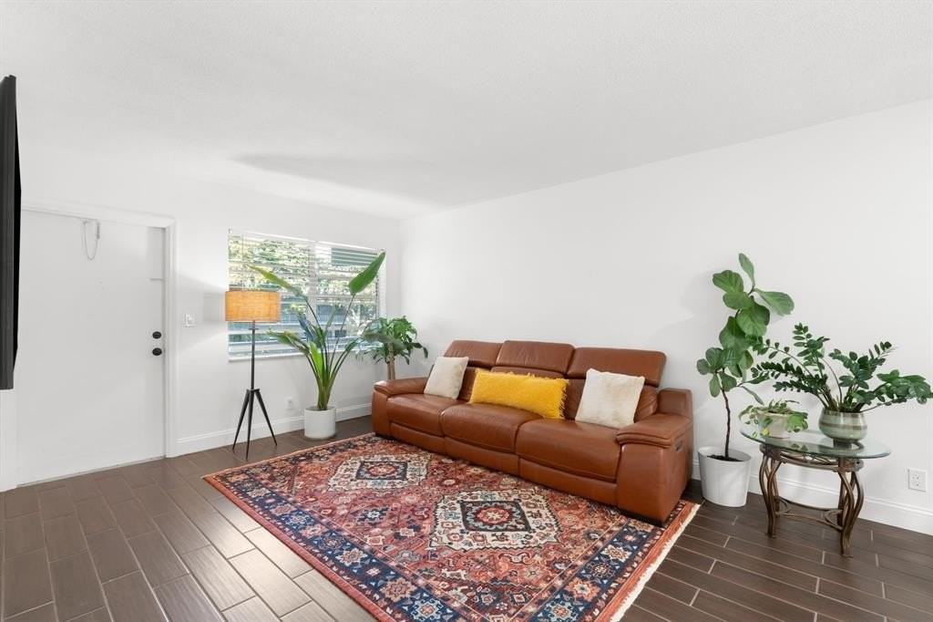 1900 Ne 8th Ct #206 - Photo 6 of 29