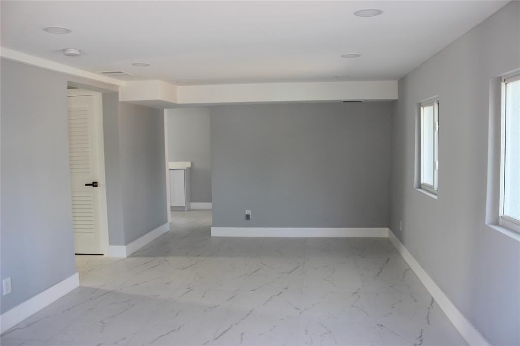 522 Se 20th Ct - Photo 3 of 18