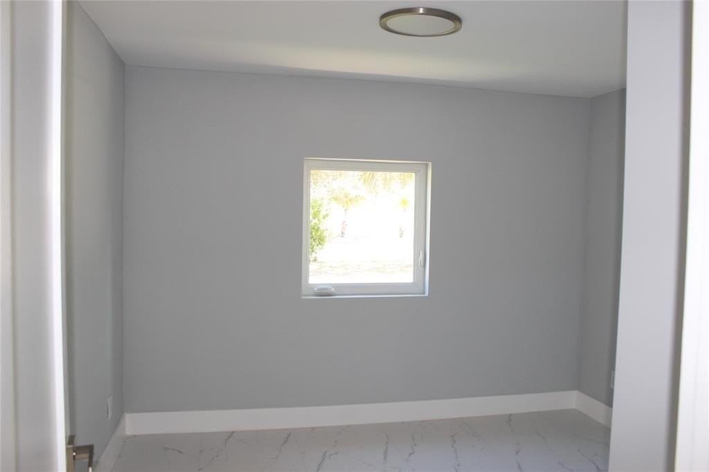 522 Se 20th Ct - Photo 5 of 18