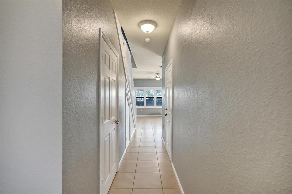 6105 Grand Cypress Cir E - Photo 4 of 40