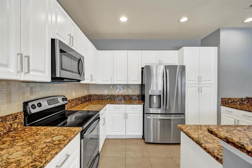 6105 Grand Cypress Cir E - Photo 6 of 40