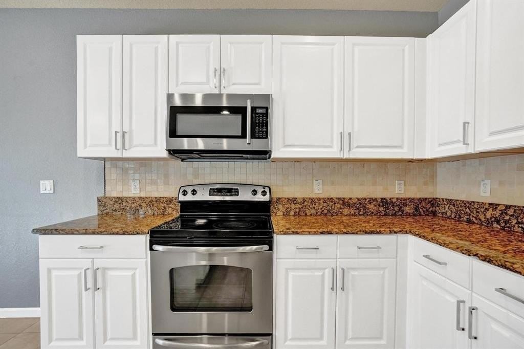 6105 Grand Cypress Cir E - Photo 7 of 40