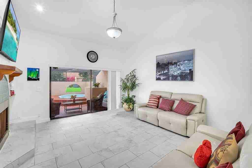 22710 Meridiana Dr - Photo 6 of 39