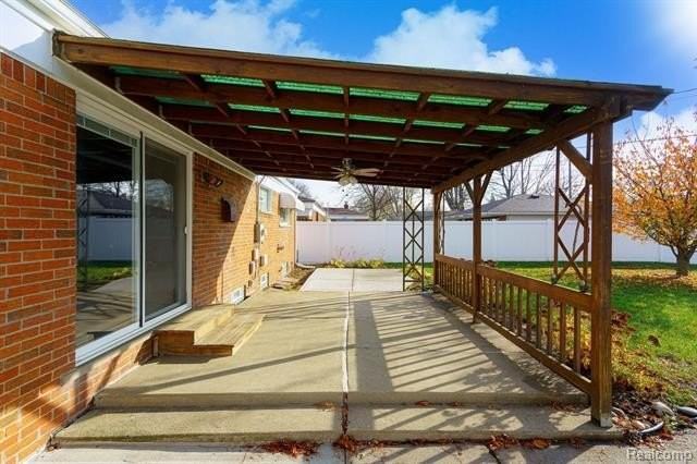 8318 Christine St - Photo 5 of 34