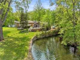 featured image of 11970 Greenway Cir