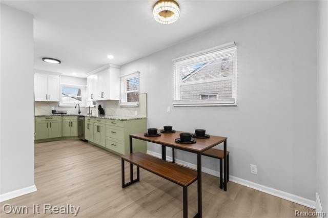 31060 Westfield St - Photo 5 of 26