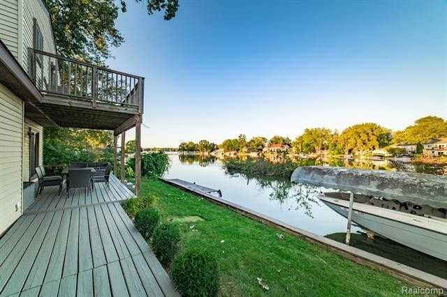 1253 Bamford Dr - Photo 7 of 34