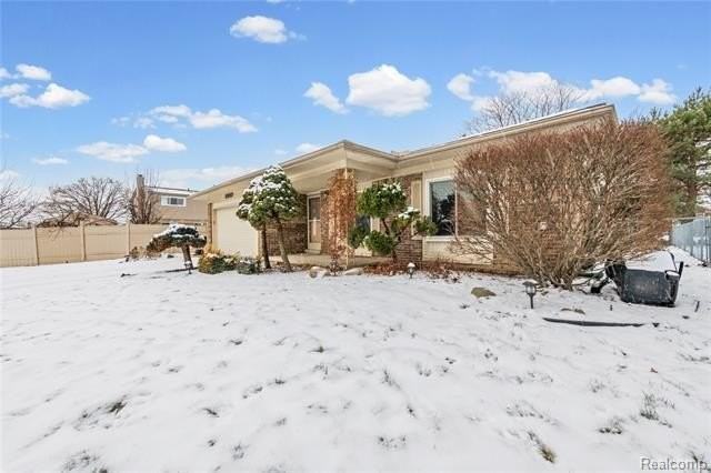 39327 Timberlane Dr - Photo 2 of 35