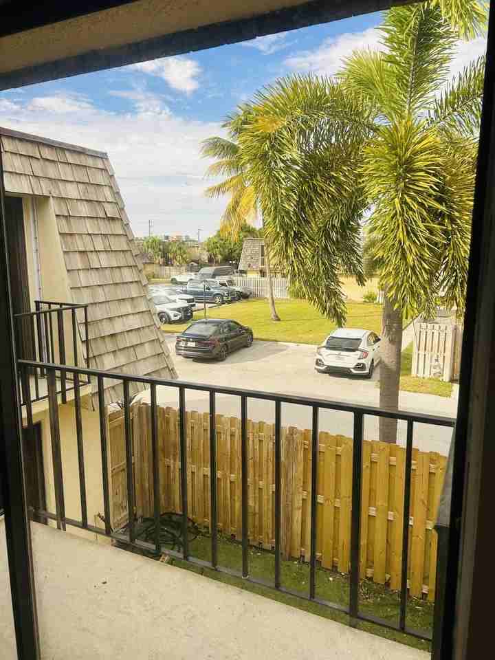 31 Lake Arbor Dr - Photo 3 of 19