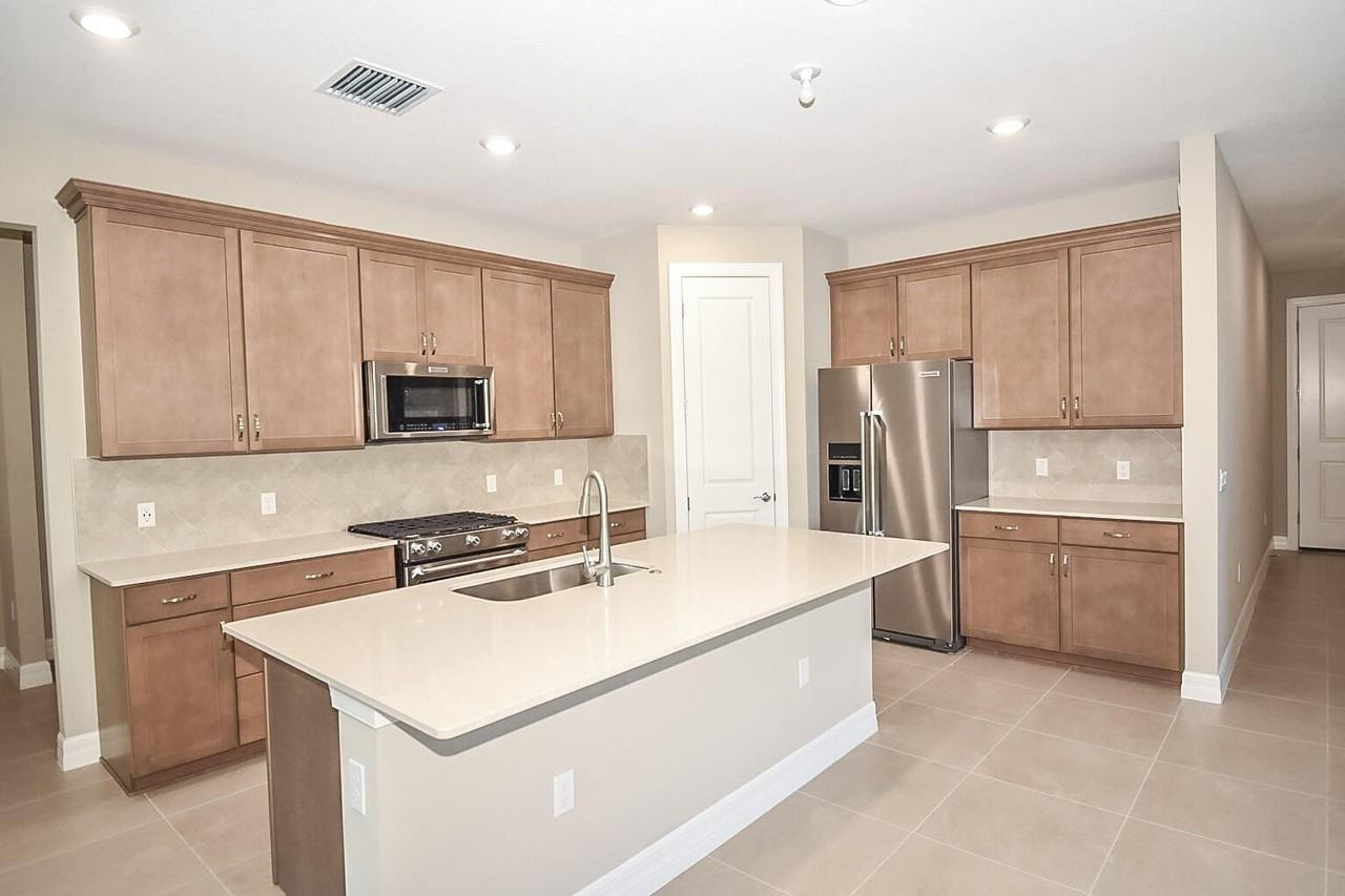 12546 Triumph Ln - Photo 2 of 21