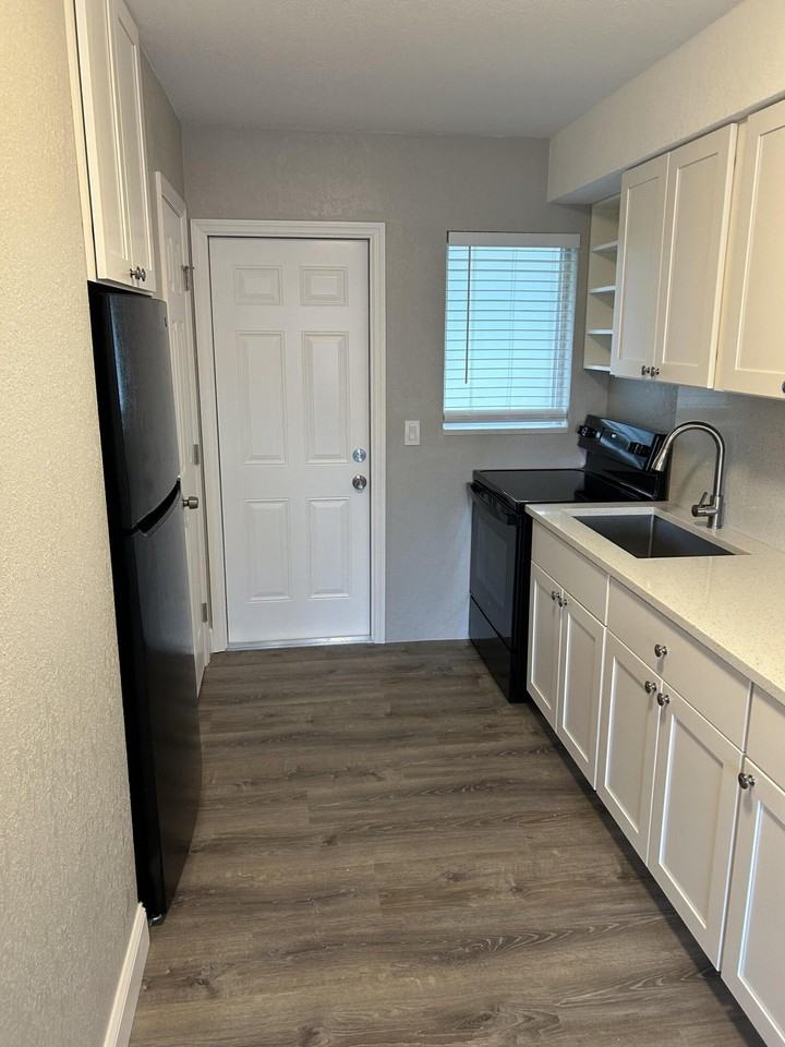 622 N M St #3 - Photo 5 of 9