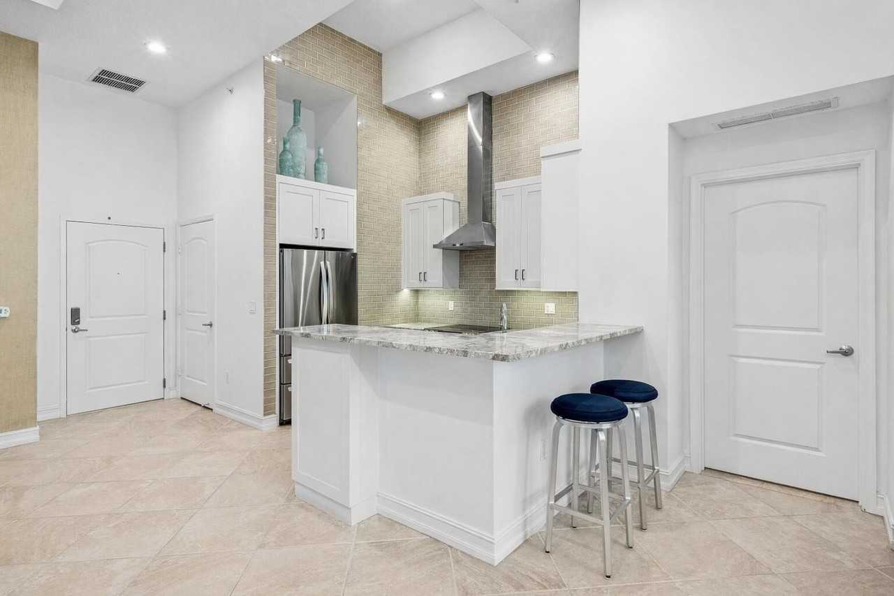 701 S Olive Ave #505 - Photo 3 of 49