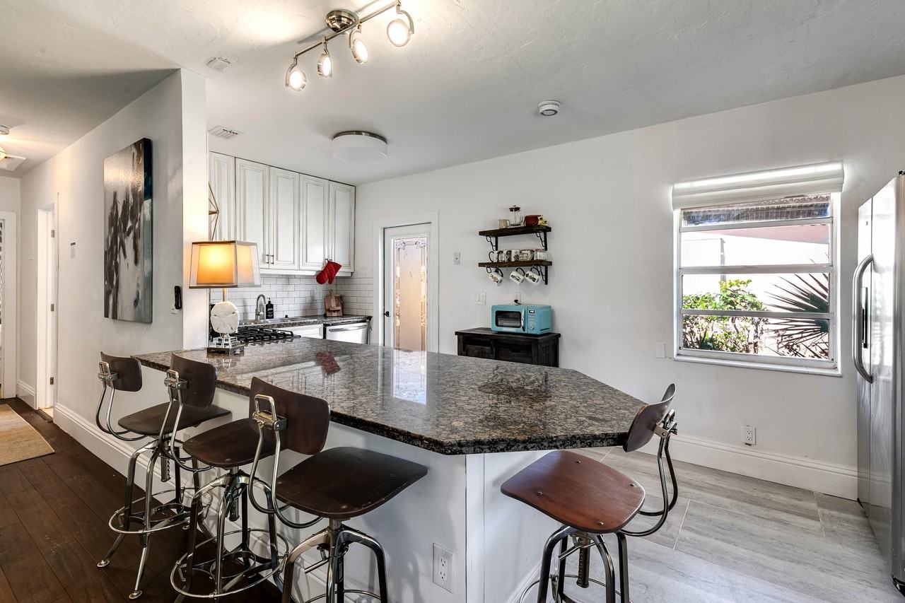 609 S Arnold Ave - Photo 4 of 24