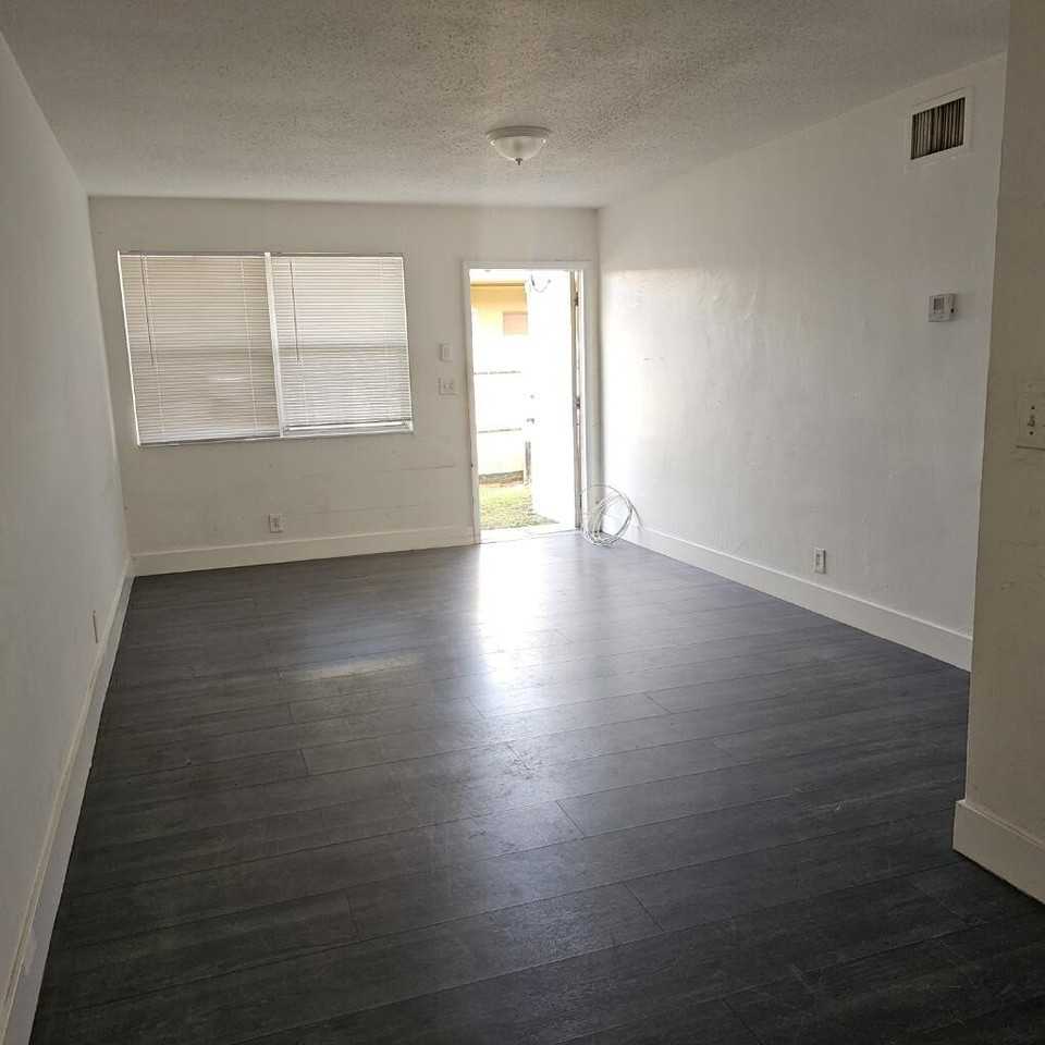 5200 Nw 18th Pl - Photo 2 of 5