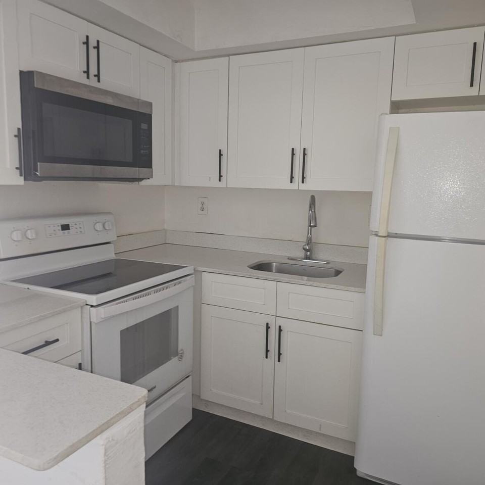 5200 Nw 18th Pl - Photo 3 of 5