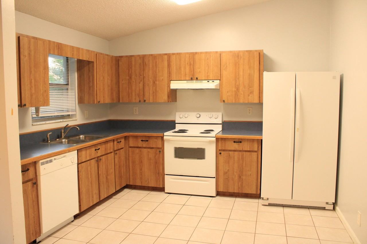 11988 49th St N - Photo 4 of 22