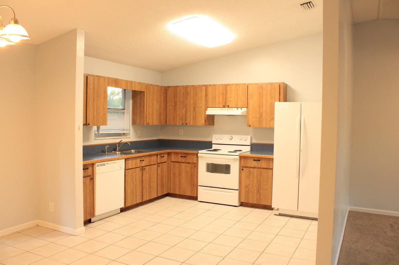 11988 49th St N - Photo 5 of 22