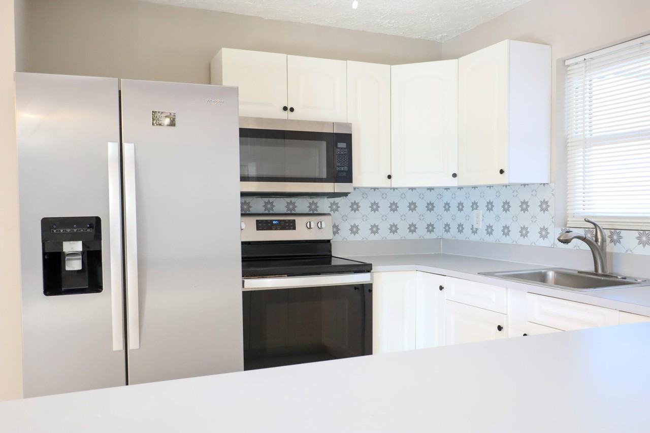 1285 Se Port St Lucie Blvd - Photo 2 of 20