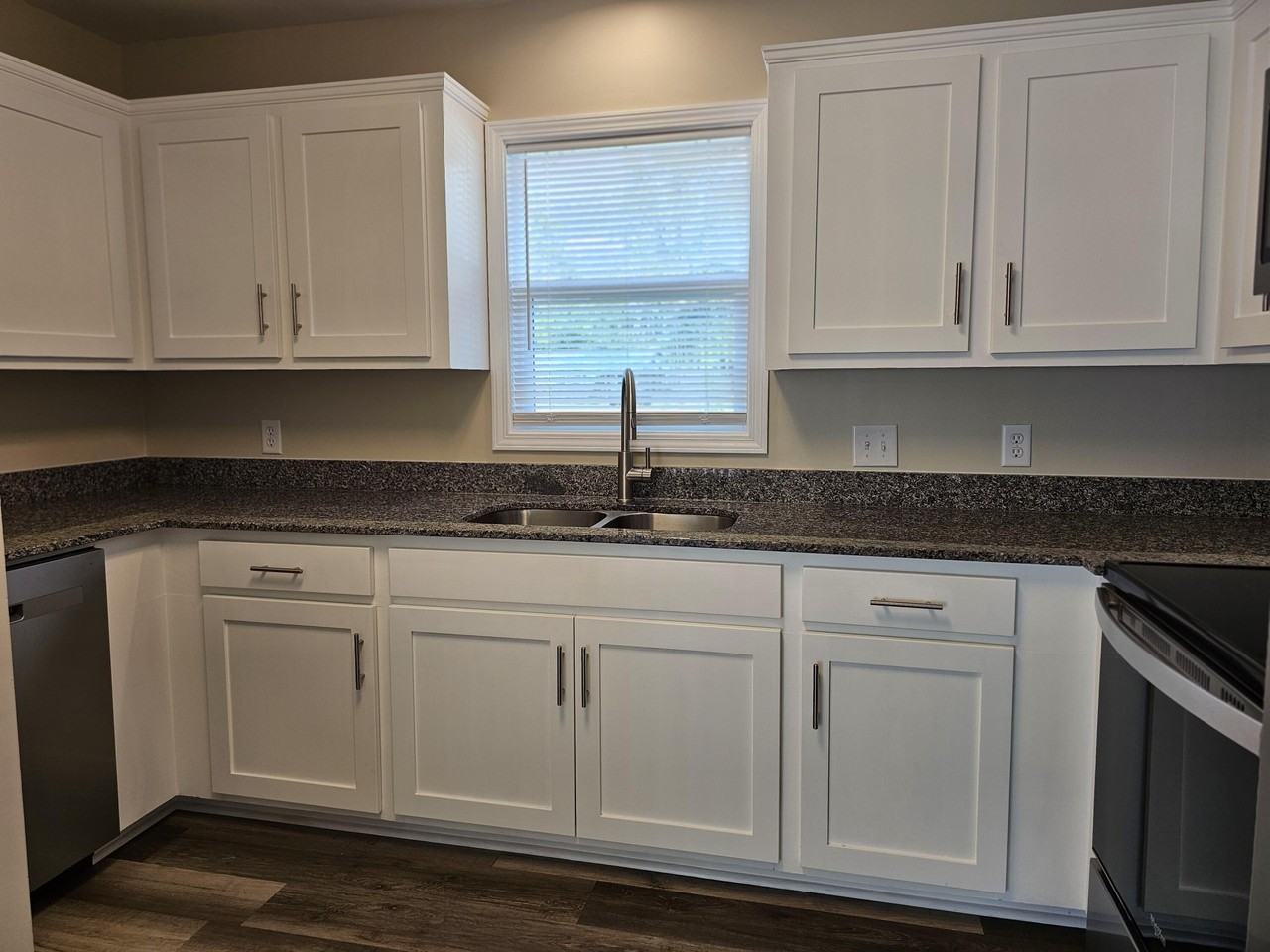 5080 Seymour Rd - Photo 5 of 23