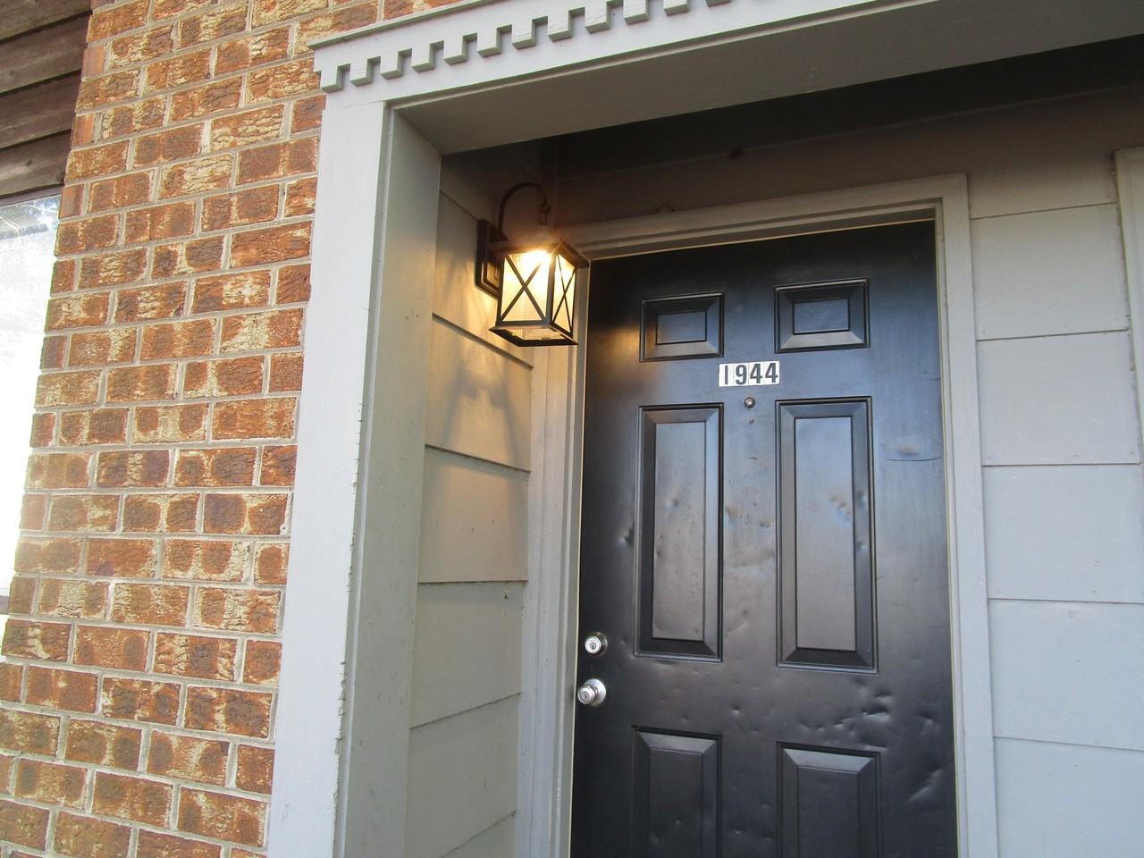 1944 Gion St - Photo 2 of 12