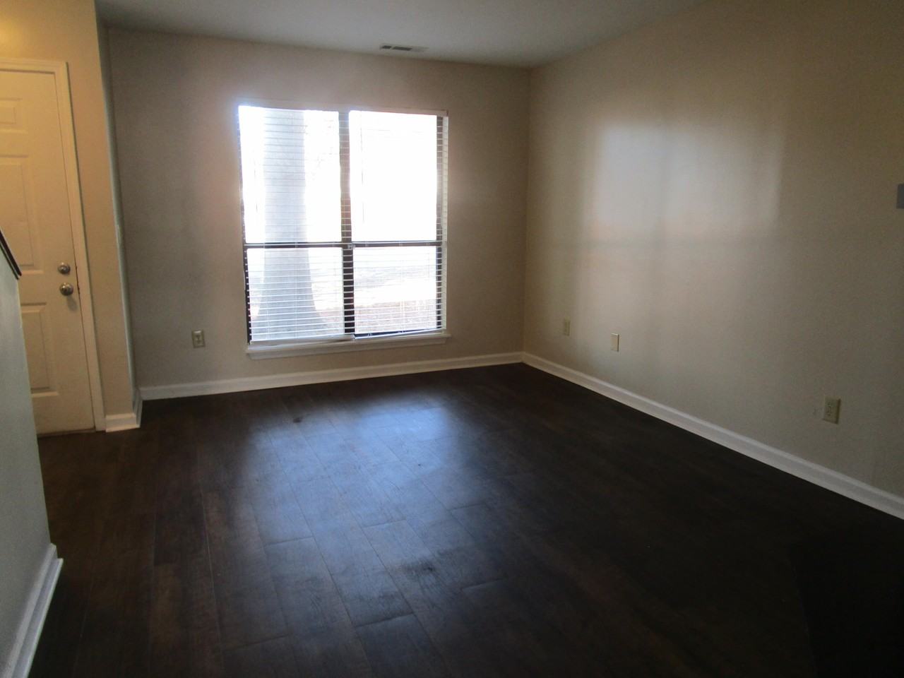 1944 Gion St - Photo 4 of 12