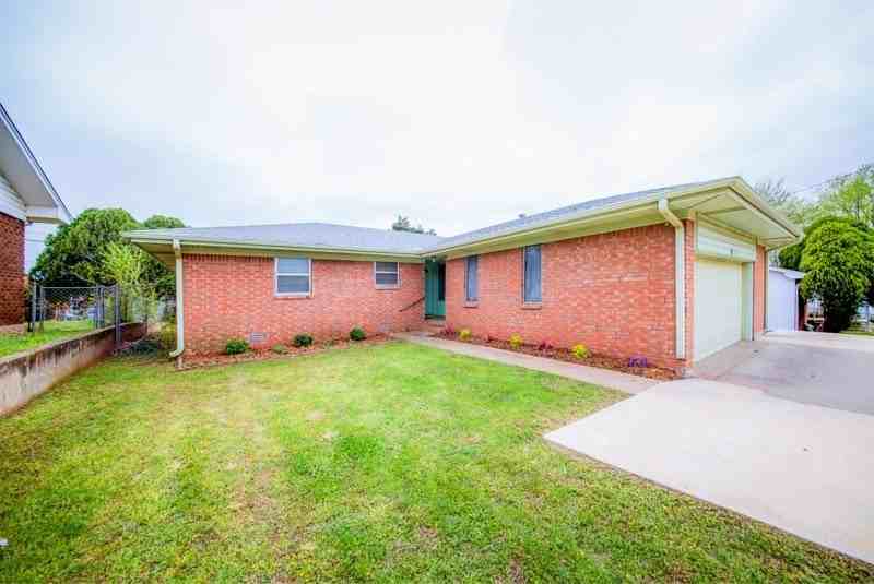 1023 E Virginia Ave - Photo 2 of 20