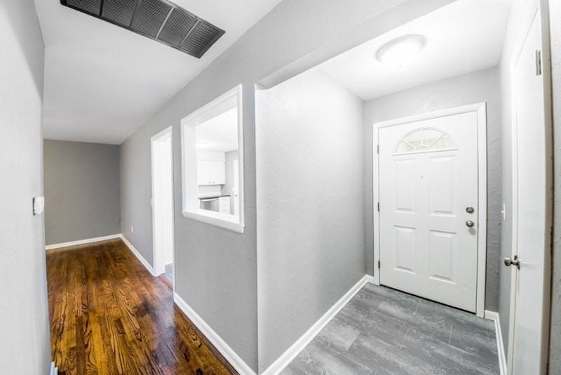 1023 E Virginia Ave - Photo 3 of 20