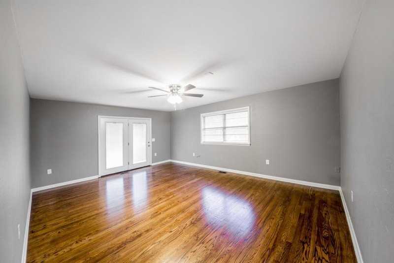 1023 E Virginia Ave - Photo 4 of 20