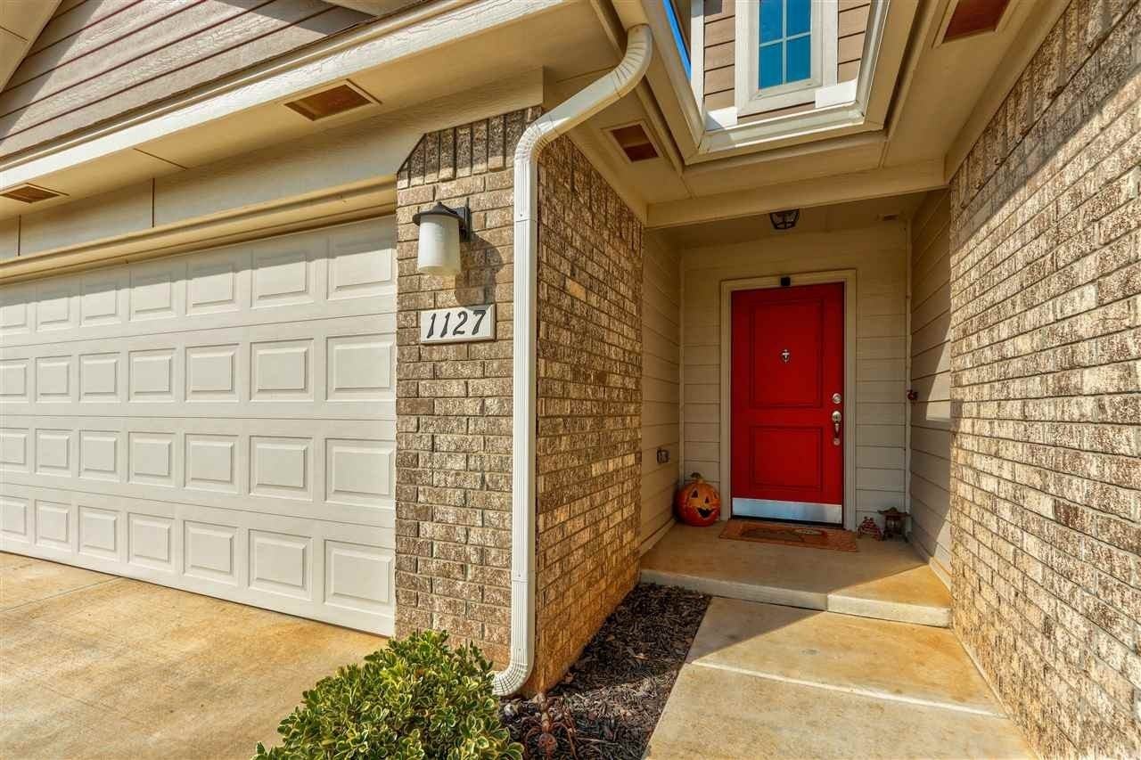 1127 S Landry Ln - Photo 3 of 37