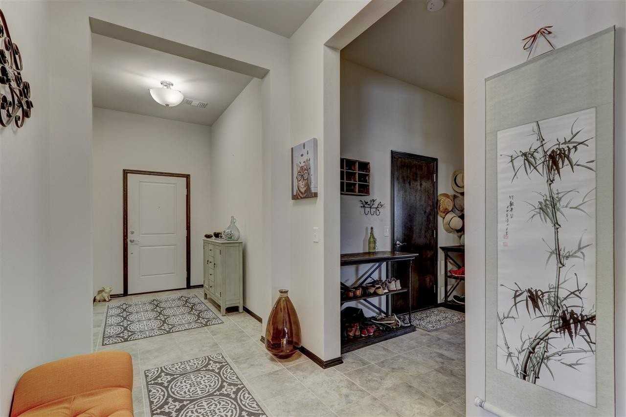 1127 S Landry Ln - Photo 4 of 37