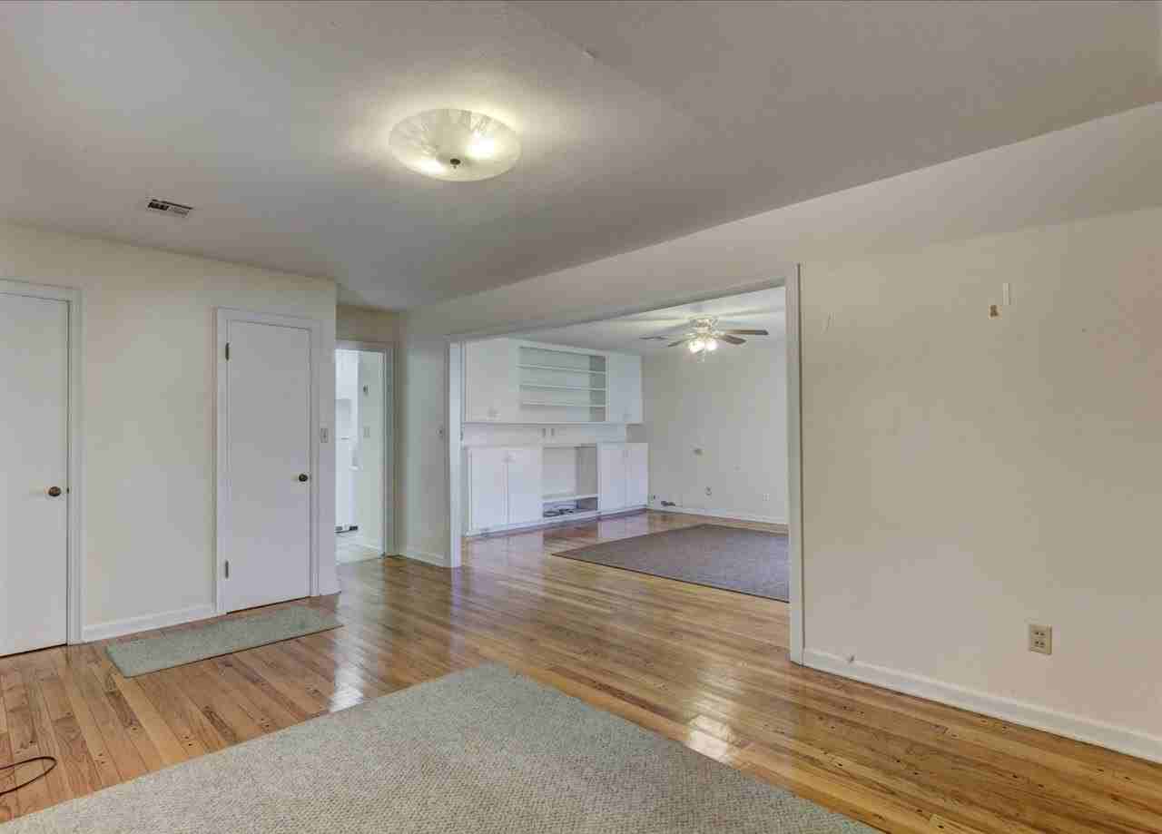 205 1/2 S Duck St - Photo 6 of 23