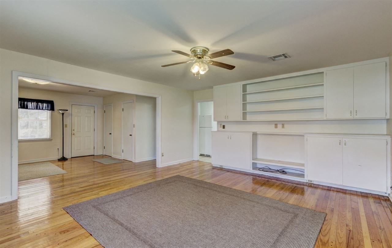 205 1/2 S Duck St - Photo 7 of 23