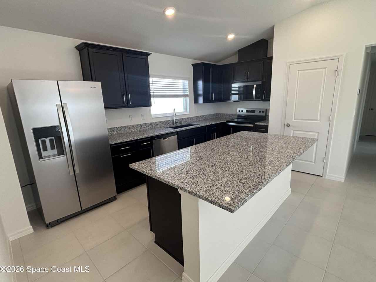 641 Hugo Dr Se - Photo 3 of 21