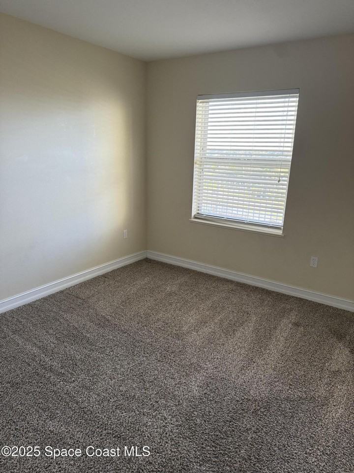 5 Indian River Ave Apt 902 #902 - Photo 3 of 9