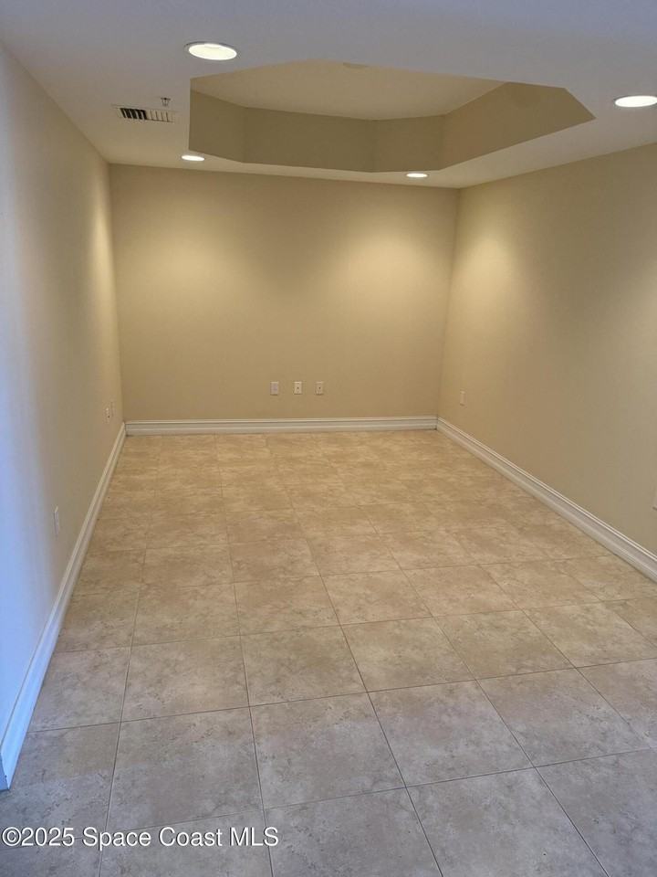 5 Indian River Ave Apt 902 #902 - Photo 6 of 9