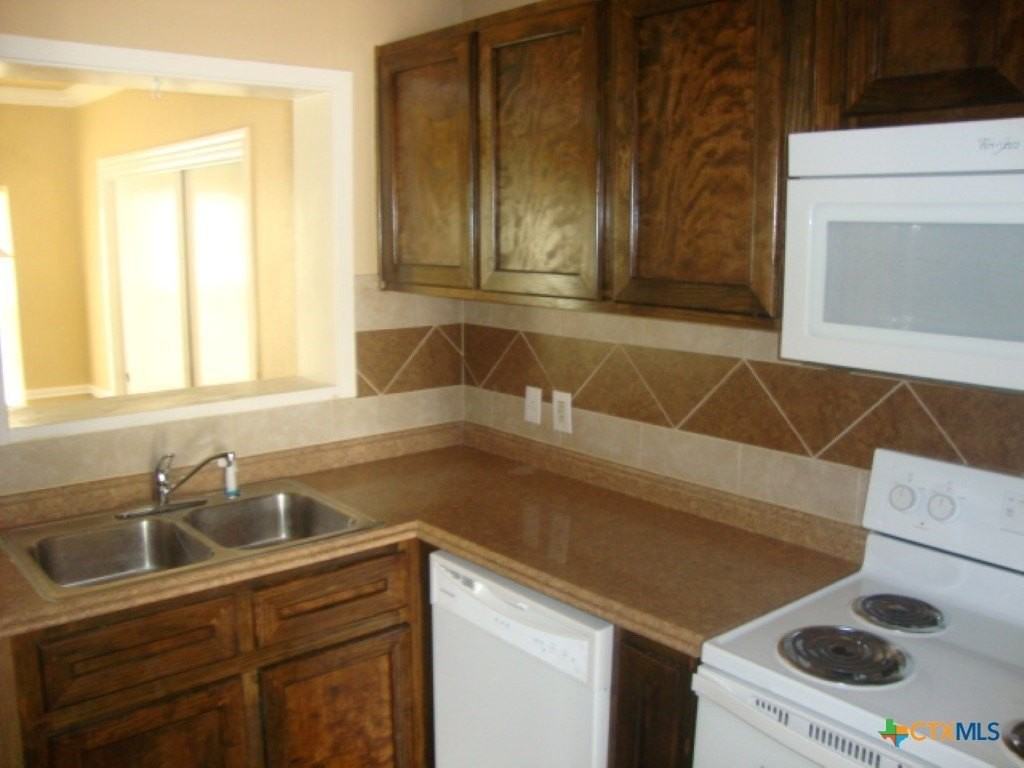 1813 Fairview Dr - Photo 3 of 15