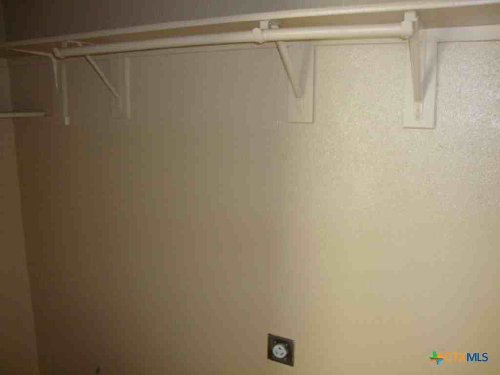 1813 Fairview Dr - Photo 5 of 15