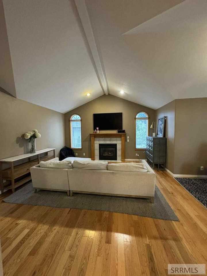 Summer Cir - Photo 5 of 35