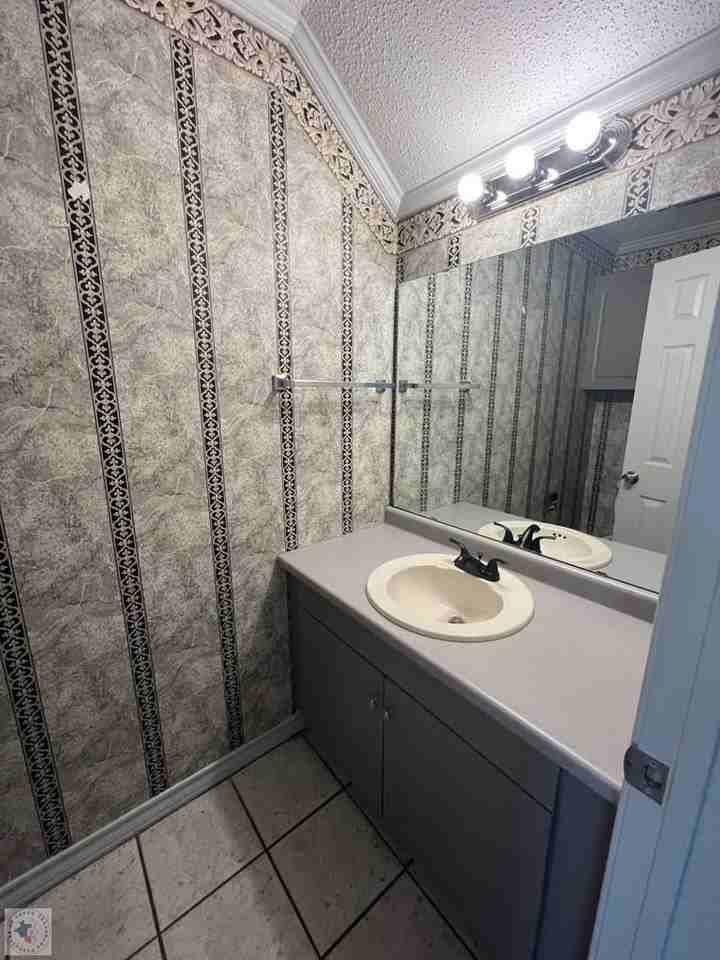 6145 Summerhill Pl - Photo 4 of 15