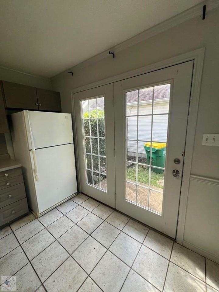 6145 Summerhill Pl - Photo 6 of 15