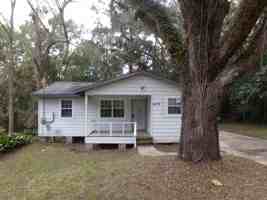 featured image of 2406 Country Club Dr