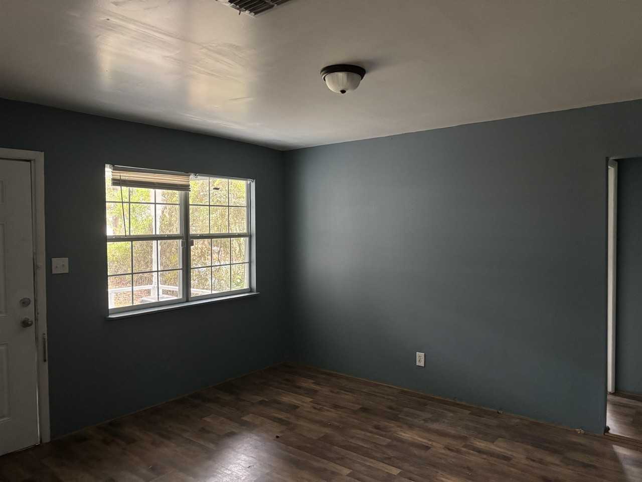 2406 Country Club Dr - Photo 2 of 12